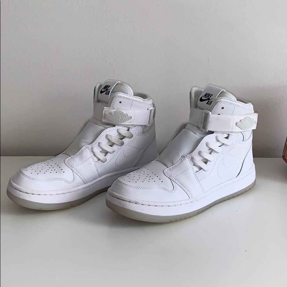 AIR JORDAN 1 Nova Size 6Y/8W